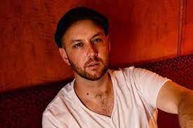Matt simons has taken legal action against umg's republic records over allegedly unpaid royalties from catch & release and other tracks. Matt Simons Open Up Mit Emotionalitat Dance Und Ohrwurm Garantie Music Allnew