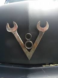 V8 Wall Art Made From Two Wrenches And Two Bolts Metal Welding Welding Projects Welding Art