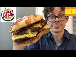 I didn't think i'd ever say this, but the burger needs a bit of green. Burger King Cheese Lover Bacon King Im Test Preis Geschmack Nahrwerte Youtube