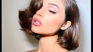 The medium bangs look classy and make a great addition to any hairstyle. 25 Examples Of Side Swept Bangs To Show Your Stylist