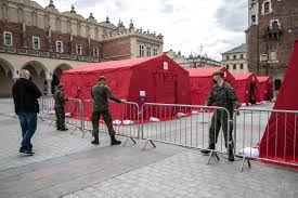 Bardzo długa kolejka ustawiła się do mobilnego punktu szczepień powszechnych w gorzowie. Wqupnmcdpnsktm