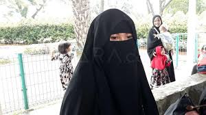 Lama menghilang dari publik, mantan istri caisar putra aditya atau caesar yks, indadari, kembali hadir dengan sebuah pengakuan. Indadari Ngaku Kena Sihir Ada Yang Tanam Buhul Pocong Di Rumahnya