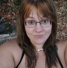 Has anyone seen a suspicious maroon/red Ford Focus at the rec park and disc  golf park in Holton, Michigan?