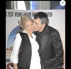 On avait déjà fait un petit tour des meilleurs tweets de bigard, mais là on va s'attaquer à. Jean Marie Bigard Sa Femme Claudia Rayonnante Nous Presente Son Joli Ventre Rond Purepeople