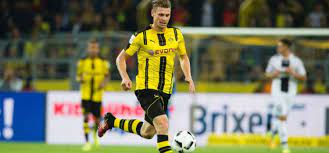 Łukasz piszczek z powodu kontuzji nie znalazł się w kadrze meczowej bvb. Defender Lukasz Piszczek Extends Contract At Borussia Dortmund