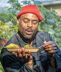 Loretta Woolley's Instagram, Twitter & Facebook