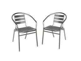 Être douillettement installé pour manger dans le jardin est un des plaisirs simples de la vie. Lot De 2 Chaises De Jardin En Aluminium Montmartre