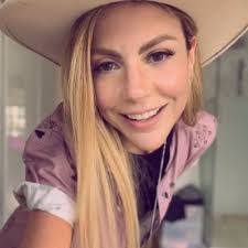 Carol Aquino's Instagram, Twitter & Facebook