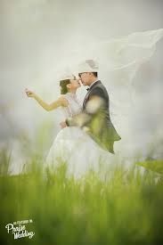 86 796 просмотров 86 тыс. This Pre Wedding Photo Deserves To Be A Movie Poster Wedding Photos Korean Wedding Photography Wedding Photography Inspiration