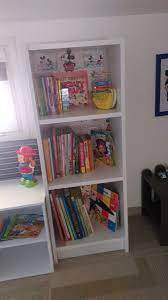 Bibliothèques et étagères pour la décoration de la chambre votre enfant sur maisons du monde. Bibliotheque Billy Personnalisee Pour Une Chambre D Enfant En Bas Age Chambre Enfant Ikea Chambre Enfant Etagere Chambre Bebe
