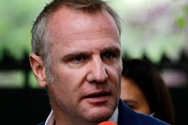 Hoy otra locura de los medios de comunicaciones ,hoy lunes todos los medios  de información , dando una estupidez de como si fuera noticia como si nadie  supiera que al senador le