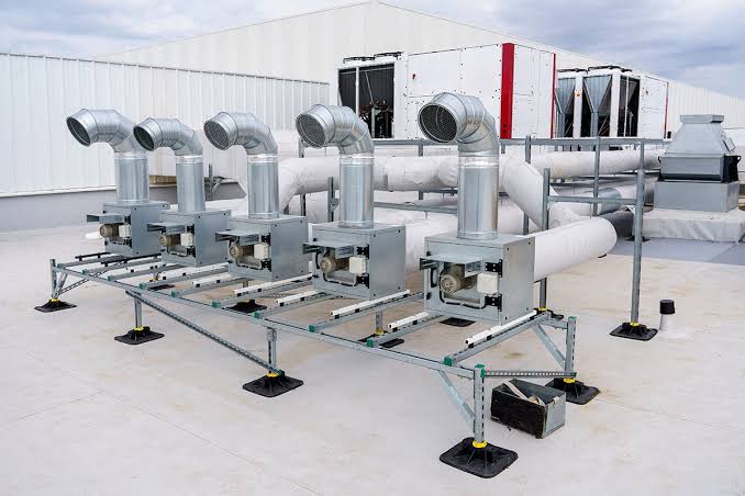 Professional AC technicians providing heating and cooling service