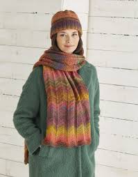It has only one row to learn, and you can easily make it narrower or wider based on your preferences. Scarf Hat In Sirdar Jewelspun Aran Sirdar