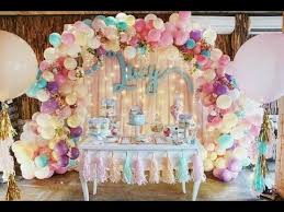 Decoracion cumpleaños arco simple (hasta 4 colores) globos metálicos = 21.000 arco con detalles de flores globos tradicionales =$ 19.000 decoracion central con globos + cintas de papel $ 12.000. 100 Lindas Decoraciones Con Arcos De Globos Y Flores Youtube