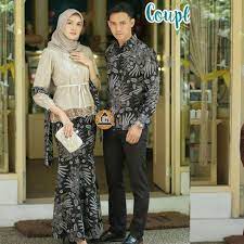 Untuk panjang bawahan rok duyungnya, anda juga bisa memilih bahkan yang sampai melebar ke lantai. Jual Snoebel Od Rok Duyung Juwita Couple Batik Sarimbit Kebaya Modern Brokat Batik Terbaru Juni 2021 Blibli