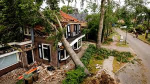 Marcel mag best eens in het zonnetje. Zeker Zes Woningen In Leersum Onbewoonbaar Duizenden Bomen Gesneuveld Nu Het Laatste Nieuws Het Eerst Op Nu Nl