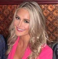 Donna Bieniek's Instagram, Twitter & Facebook