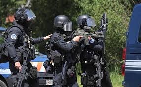 Profundizamos en cada tema con el análisis de expertos y nu. Abatido Tras Acuchillar A Una Agente De Policia En Francia Hoy