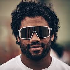 Vikram Jeyathilak's Instagram, Twitter & Facebook