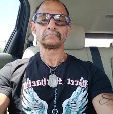 What I think I look like at the gym vs what I actually look like