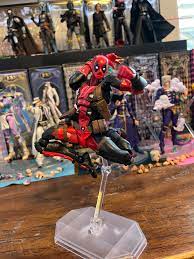 The JoJos meet their biggest fan( DP) and then he autistically does a bunch  of poses for no reason : r/SuperActionStatue