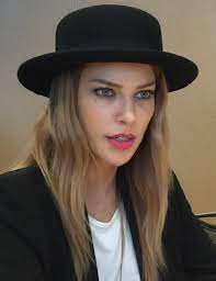 De sus inicios hasta sus próximos proyectos. Lauren German Wikipedia
