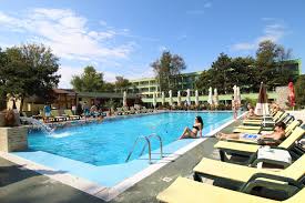 67 camere duble standard/ 84 camere superioare, 16 garsoniere si 4 apartamente cu un design deosebit si. Oferte All Inclusive Mamaia 2021