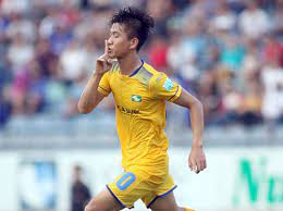 Phan văn đức ở sân vận động thống nhất. Phan VÄƒn Ä'á»©c Ä'a Panenka Ä'iá»‡u Nghá»‡ Slna Thua Sá»'c Ba Rá»‹a VÅ©ng Tau