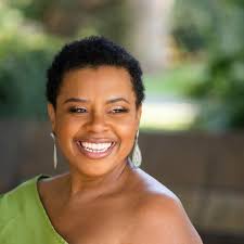 Dinner theater with my talented daughters Rhonda Ross, Tracee Ellis Ross &  Chudney Ross this past Christmas ❤️ singing a childhood song my sister Rita  taught them.