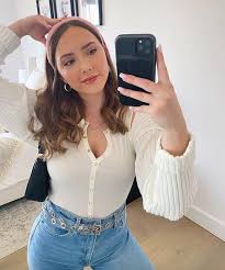 Hailie jade scott mathers was born to marshall mathers and kim scott on december. Eminem S Daughter Hailie Jade Shows Off Her Spring Style On Instagram People Com