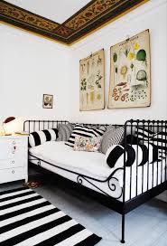 Who Doesn T Love Black And White Stripes Timeless And Classic Siyah Mobilya Home Fashion Siyah Beyaz Yatak Odasi