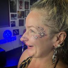 I had so much fun making permanent sparkly face glitter for the oh so  fabulous @letmelivelocs!!! Face tattoos are some of my favorite things to  do! So get