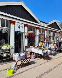 Loppeshoppen på hjørnet og i kælderen - Diakonissestiftelsens genbrugsbutikker