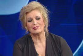 Con le tue sorelle tenevi il mi sono messa in politica per vendicare mio padre. Iva Zanicchi Dopo La Delusione Politica Diventa Cattivissima Tiscali Spettacoli