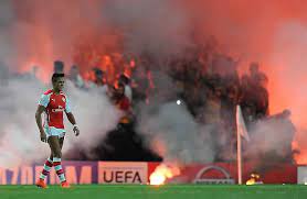 The turkish giants are preparing for saturday's huge showdown with fierce rivals. Uefa Hand Touchline Ban To Wenger For Galatasaray Flares Arseblog News The Arsenal News Site