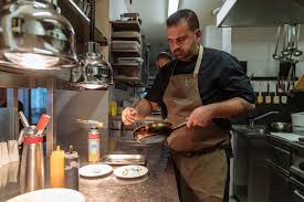 Je šéfkuchařem pražské restaurace field. Kasparek Masterchef Je Vetsi Drina Nez Varit V Kuchyni V Soutezi Jsem Za Toho Zleho Aktualne Cz