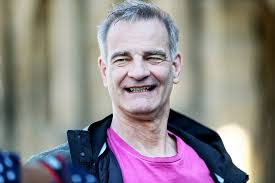 Gedreht werden die folgen der reihe in münster und köln, wobei ein gutes drittel der produktionszeit bei den dreharbeiten in münster verbracht wird. Krimidreh In Bielefeld Burgermeister Hund Kusst Detektiv Wilsberg Nw De