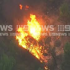 کے بارے میں پڑھا adelaide hills وکی پیڈیا میں. Out Of Control Bushfire Burning In The Adelaide Hills News Adelaide