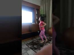 Menina dançando dança da manivela (namorado ninas dançando arrocha no niver do niel. Nina Danca Muito 3gp Mp4 Mp3 Flv Indir