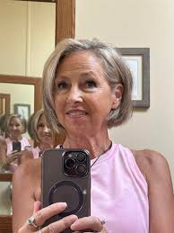 To zdjęcie z 1888 roku przedstawiające dwie siostry trzymające się za ręce  wydawało się urocze… aż do momentu, gdy podczas renowacji ujawniono  najgorszy fragment Zobacz pierwszy komentarz: ⤵️