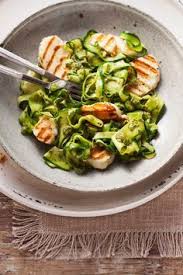 Leichtes Low Carb Rezept Halloumi Mit Zucchini Pesto Nudeln Low Carb Rezepte Zucchini Nudeln Gesunde Rezepte