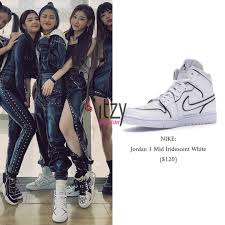 1 516 Lượt Thich 3 Binh Luận Itzy Fashion Itzyfashion Tren Instagram Model Pakaian Pakaian Sepatu