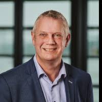 100+ "Erik P." profiles