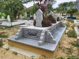 Memang jalan masuk kawasan perkuburan tu di pagari semak dan kelapa sawit. Batu Nisan Posts Facebook