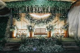 Karena hal tersebut, dekorasi pelaminan kerap. 10 Inspirasi Pelaminan Di Rumah Nuansa Kayu Dan Dedaunan Alternatif Kalau Nggak Nikah Di Gedung