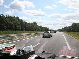 C'est la proposition du député lrem de la loire, julien borowczyk, faite pour tous les julien borowczyk, qui a déposé une proposition de loi, a trouvé une solution toute simple d'ailleurs pour changer le tarif des autoroutes en cas de travaux : Peages Trop Chers Comment Payer Moins Les Frontaliers