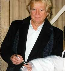 Sean vaardal and doremi celeste hayward photos, news and gossip. Justin Looking Tired Holding A Gown And Autograph Pen Justin Hayward Justin Nights In White Satin