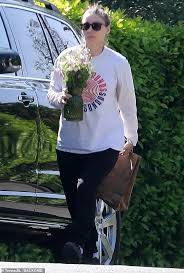 Rooney mara is an american actress, philanthropist, and fashion designer. Rooney Mara Takes Flowers To Visit Older Sister Kate For Her Very First Mother S Day Daily Mail Online