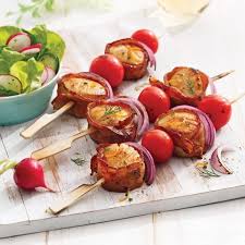Brochettes De Petoncles Bardes De Bacon 5 Ingredients 15 Minutes In 2020 Bbq Fruit Bbq Recipes Food