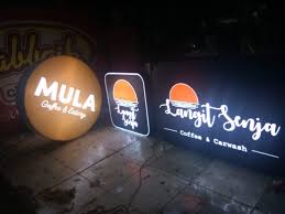 Kami hadir di sokaraja, untuk melayani permintaan kebutuhan pembuatan papan nama untuk sekolah, madrasah, kantor, perusahaan, rumah sakit, bidan, puskesmas, toko, tempat usaha anda yang berada di sokaraja. Neon Box Bulat Dan Neon Box Kotak Jasa Neon Box Dan Huruf Timbul Serang Banten